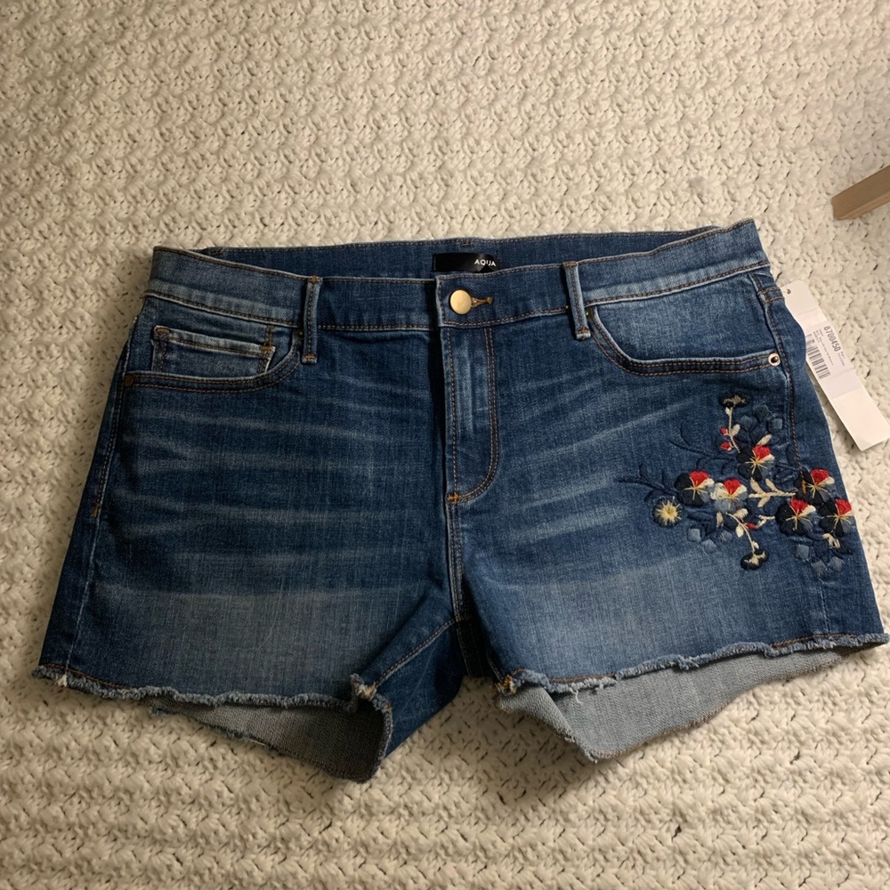 AQUA NWT embroidered cutoff denim shorts